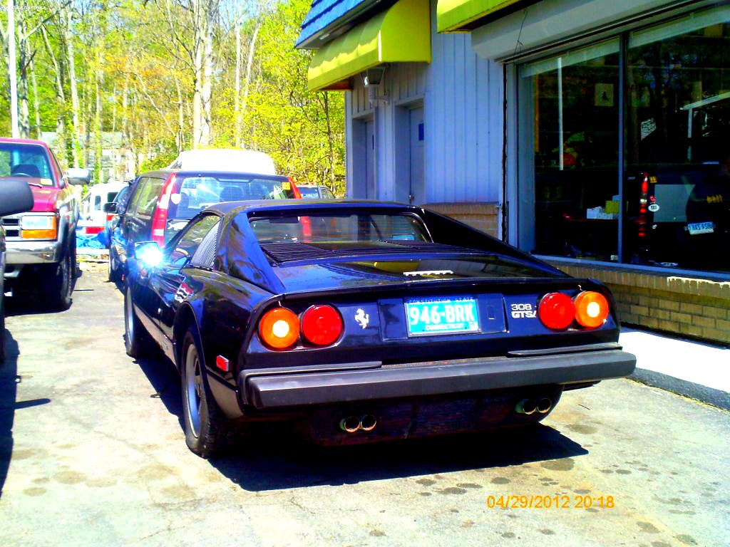 [http://i777.photobucket.com/albums/yy53/feathergreen/Classic%20and%20Exotics/Ferrari/PTDC0510.jpg]