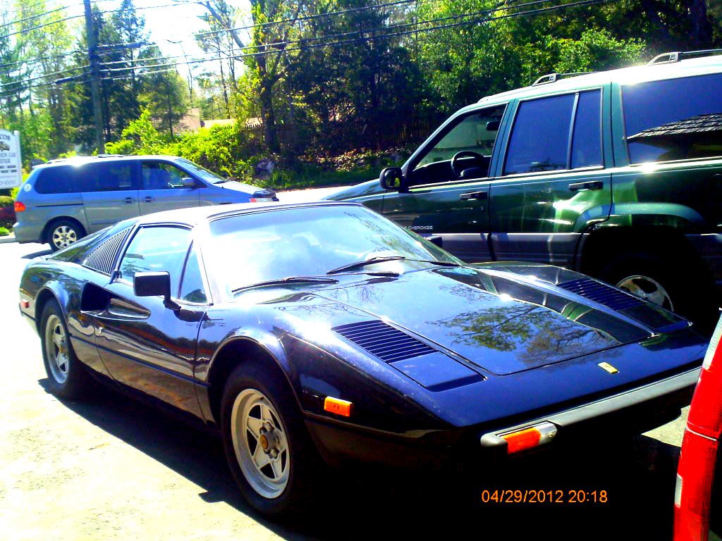 [http://i777.photobucket.com/albums/yy53/feathergreen/Classic%20and%20Exotics/Ferrari/PTDC0511.jpg]