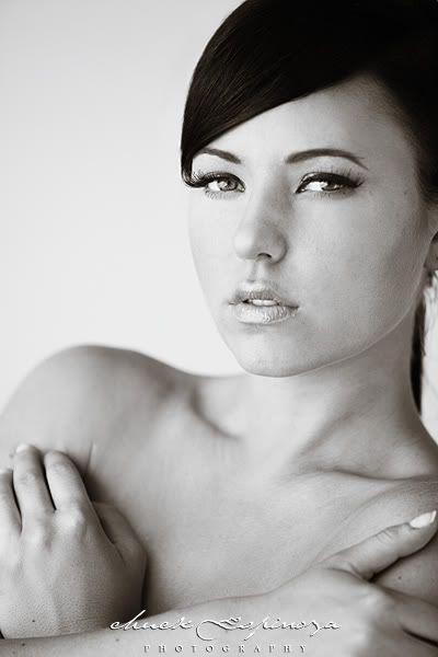 http://i777.photobucket.com/albums/yy58/sarahlee_michaels/ChuckEdit4.jpg