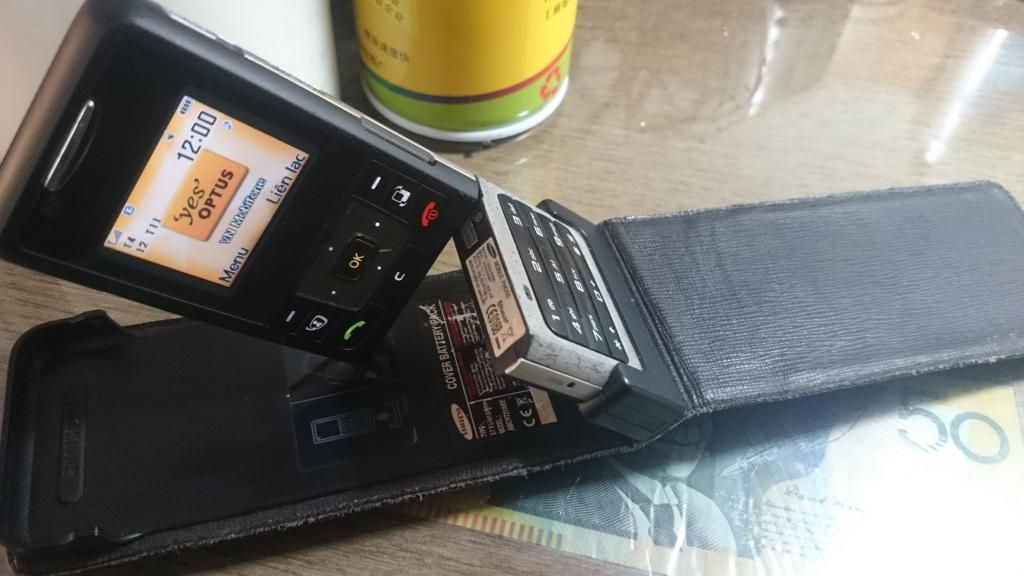 Samsung xoay mông F500 hàng độc ra đi cho ae đam mê - 2