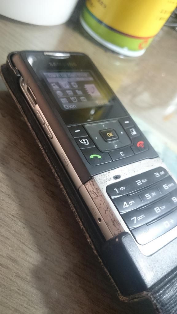 Samsung xoay mông F500 hàng độc ra đi cho ae đam mê - 4