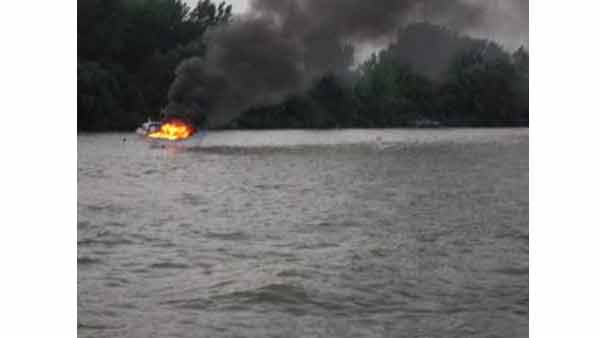 070510_BoatFire05.jpg