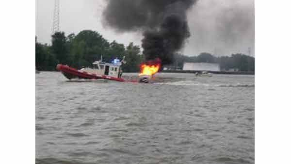 070510_BoatFire07.jpg
