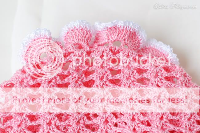 Розовый ажурный чепчик